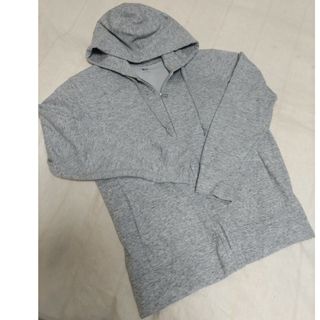 ユニクロ(UNIQLO)のユニクロ パーカー グレー Sサイズ(パーカー)