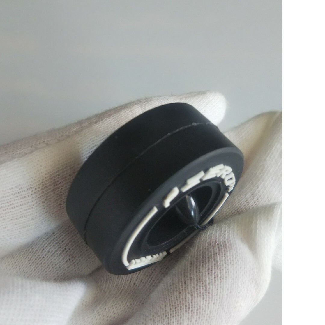 ピレリ(ピレリ)のPIRELLI PZERO  ピレリ タイヤ キーホルダー メンズのファッション小物(キーホルダー)の商品写真