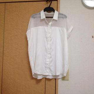 ジーユー(GU)の白シャツ(シャツ/ブラウス(半袖/袖なし))