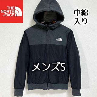 ザノースフェイス(THE NORTH FACE)の美品人気 ノースフェイス 中綿入り リバーシブルパーカー メンズS ロゴ刺繍(パーカー)