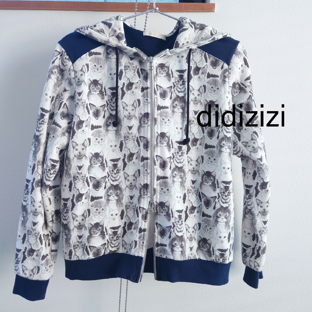 didizizi(ディディジジ)の美品 ☆didizizi 猫だらけ 裏毛スウェットパーカー  ブラック✕ネイビー レディースのトップス(パーカー)の商品写真