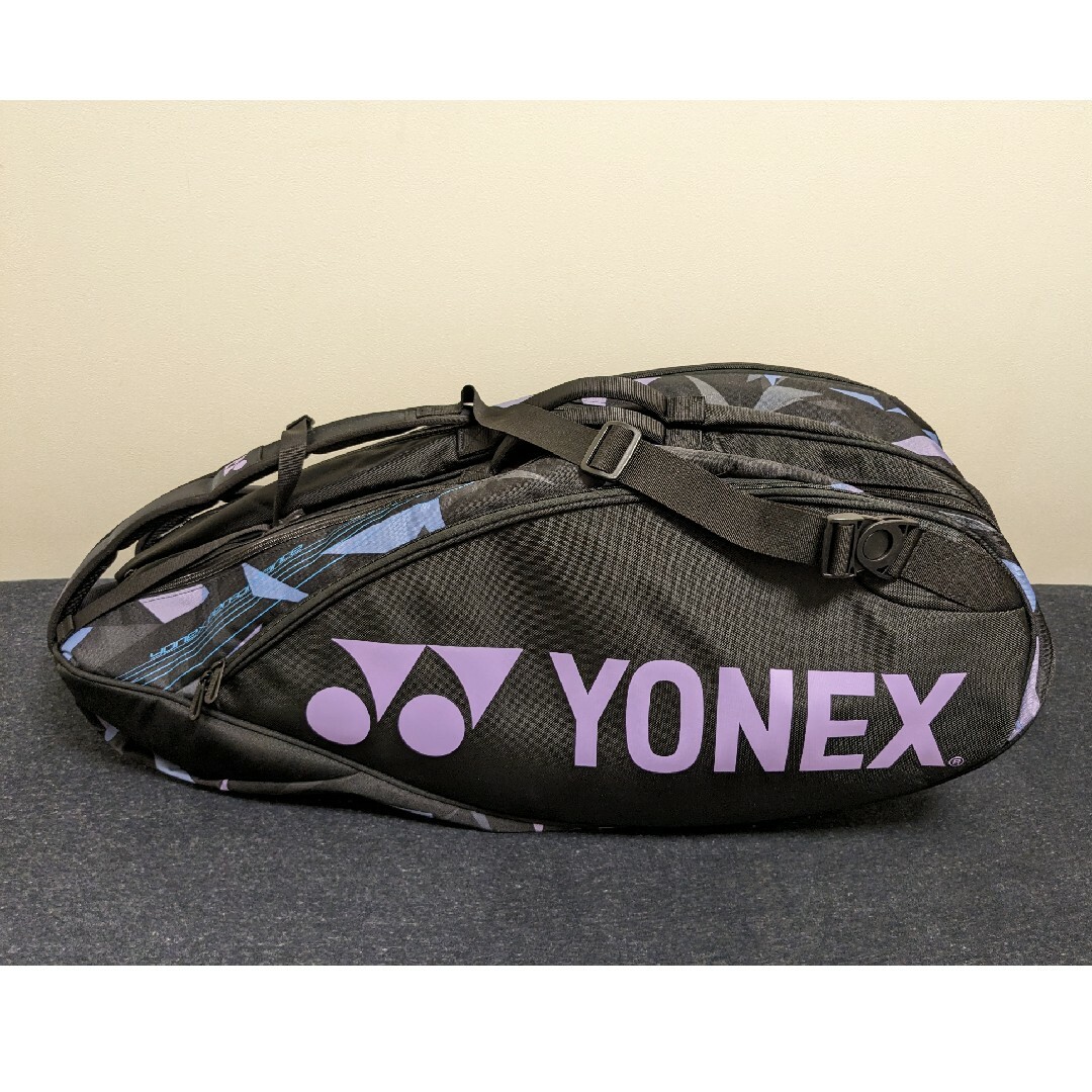 YONEX(ヨネックス)のヨネックス　ラケットバッグ　６本入　BAG2202R スポーツ/アウトドアのテニス(バッグ)の商品写真