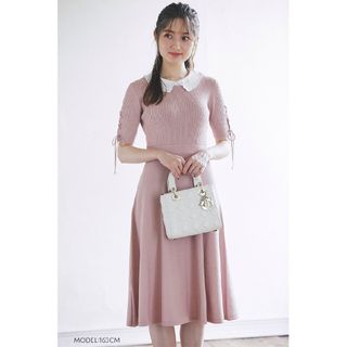 トッコクローゼット(TOCCO closet)のトッコクローゼット 襟付レースアップスリーブニットワンピ 半袖 ミモレ丈 ピンク(ロングワンピース/マキシワンピース)