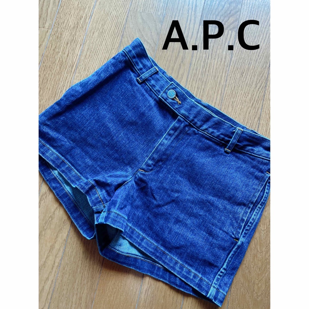 A.P.C(アーペーセー)のアーペーセー A.P.C. デニム ショートパンツ レディースのパンツ(ショートパンツ)の商品写真