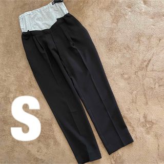 ベネッセ(Benesse)のたまひよshop ストレッチテーパードアンクル丈パンツ　黒　ブラック　S(マタニティボトムス)