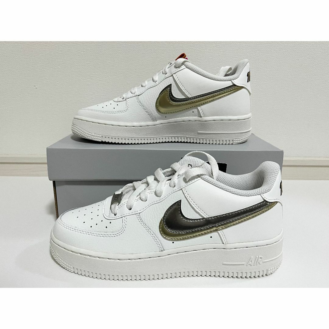 NIKE(ナイキ)の【新品】24cm Nikeエアフォース1 GS Double Swoosh レディースの靴/シューズ(スニーカー)の商品写真