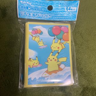 ポケモン(ポケモン)のポケモンカード　デッキシールド  なみのりピカチュウ　そらをとぶピカチュウ(カードサプライ/アクセサリ)