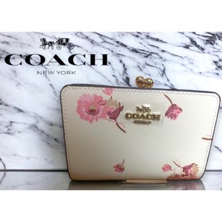 早い者勝ち　COACH いちご柄 折り財布