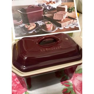 ルクルーゼ(LE CREUSET)の【入手困難】廃盤　ル・クルーゼ　ヘリテッジ　テリーヌ　ダークフランボワーズ(調理道具/製菓道具)