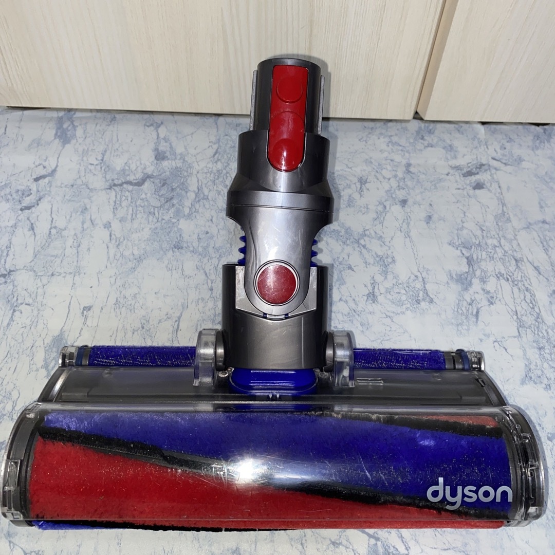 Dyson - 新品バッテリーDyson V8 Fluffyノズル多数セットの通販 by ...