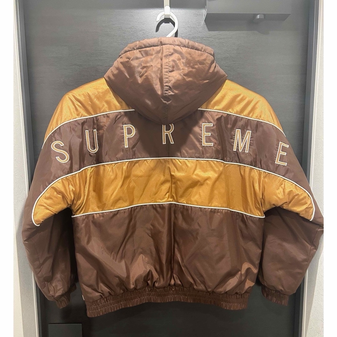 Supreme(シュプリーム)のSupreme【Sports Piping Puffy Jacket】Sサイズ メンズのジャケット/アウター(ダウンジャケット)の商品写真