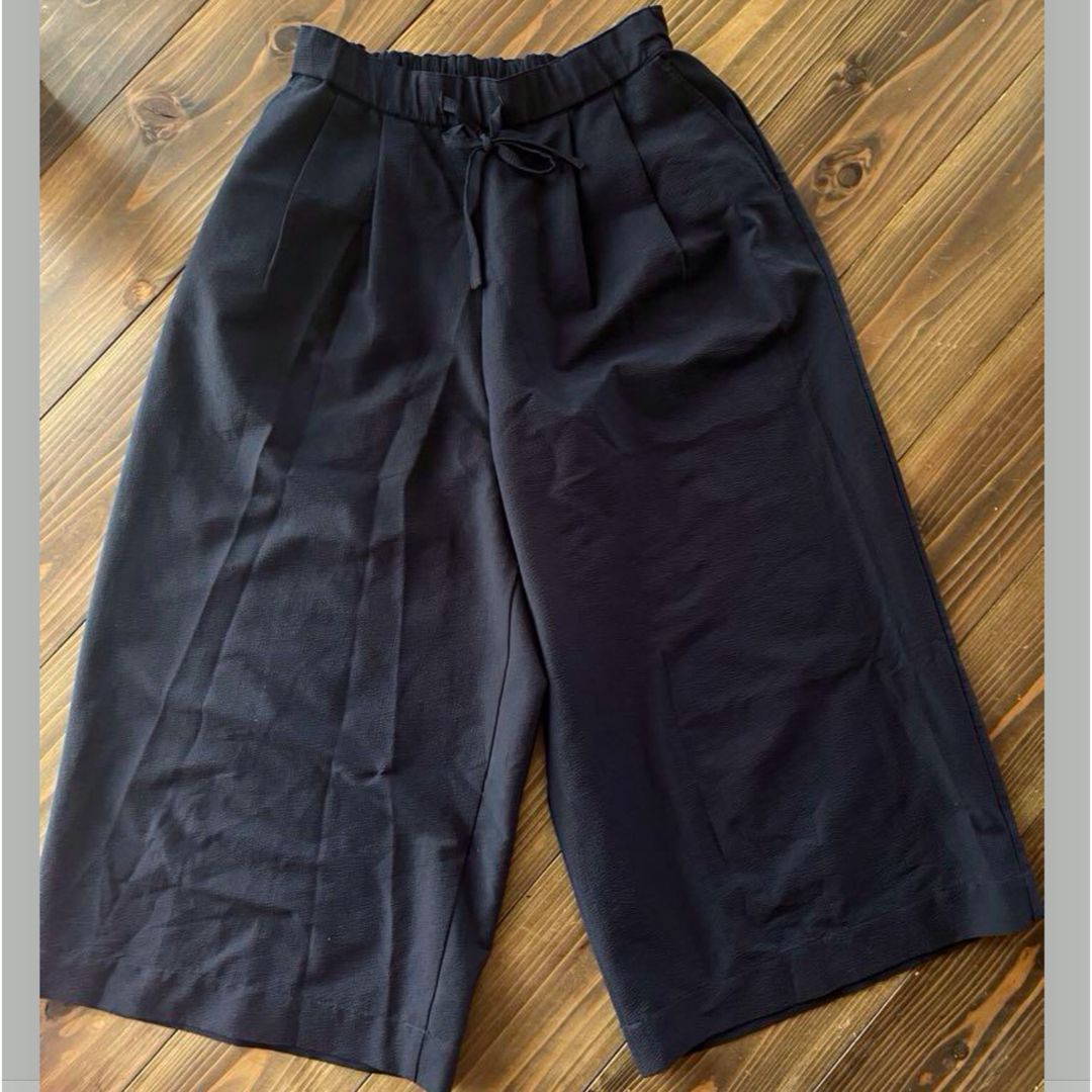 MUJI (無印良品)(ムジルシリョウヒン)の無印良品　ガウチョパンツ　ネイビー　スカート見え　Mサイズ レディースのパンツ(カジュアルパンツ)の商品写真