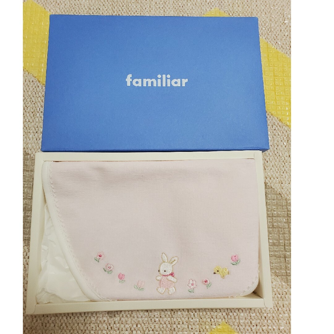 familiar(ファミリア)のfamiliar　新品　スタイ キッズ/ベビー/マタニティのこども用ファッション小物(ベビースタイ/よだれかけ)の商品写真