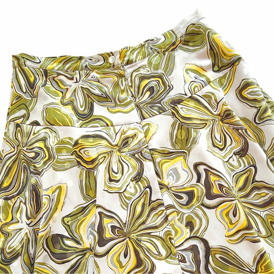 Max Mara(マックスマーラ)の美品 フレアスカート 膝下丈 ボタニカル柄 インポート ホワイト 白 黄色 緑 レディースのスカート(ひざ丈スカート)の商品写真