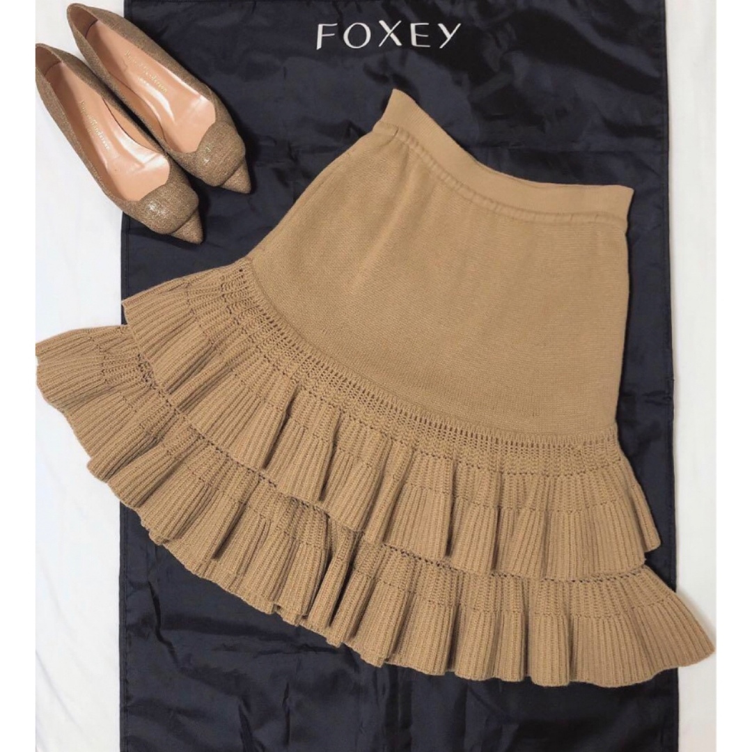 FOXEY(フォクシー)の美品【FOXEY】高級カシミヤ　ティアード ニット スカート レディースのスカート(ひざ丈スカート)の商品写真