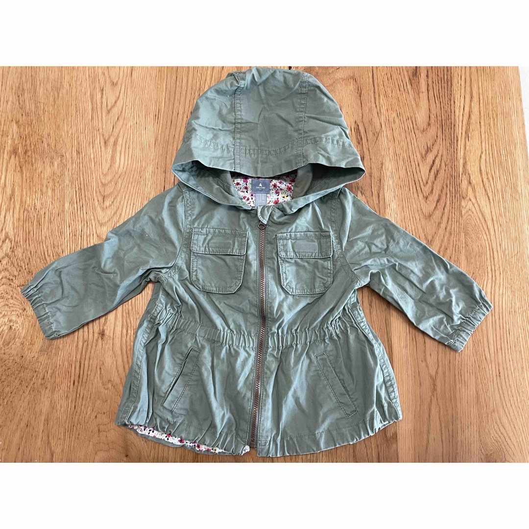 GAP(ギャップ)のカーキ　ジャンパー　女の子　GAP キッズ/ベビー/マタニティのベビー服(~85cm)(ジャケット/コート)の商品写真