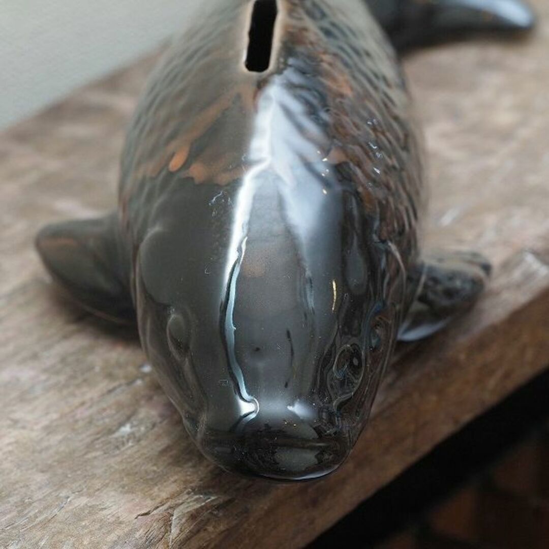 錦鯉 金運アップ♪貯金箱】黒 鯉 陶器 オブジェ ビオトープの 錦鯉 金運アップ♪貯金箱】黒 鯉 陶器 オブジェ ビオトープの