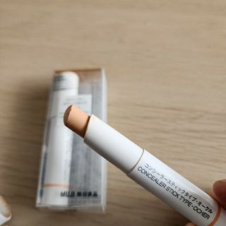 ムジルシリョウヒン(MUJI (無印良品))の無印良品 コンシーラー スティックタイプ・オークル 3．5g(コンシーラー)