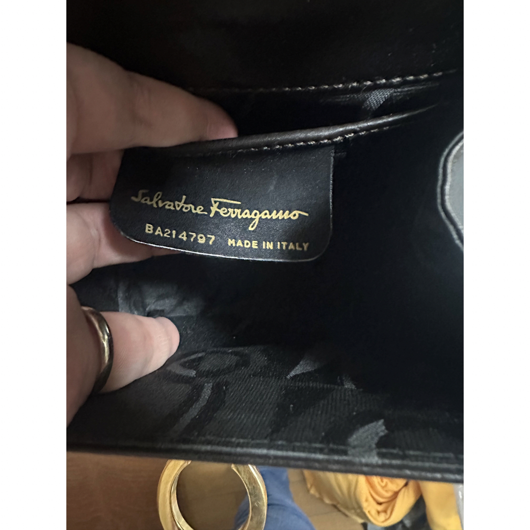 フェラガモ FERRAGAMO ガンチーニ ミニショルダーポシェット 品