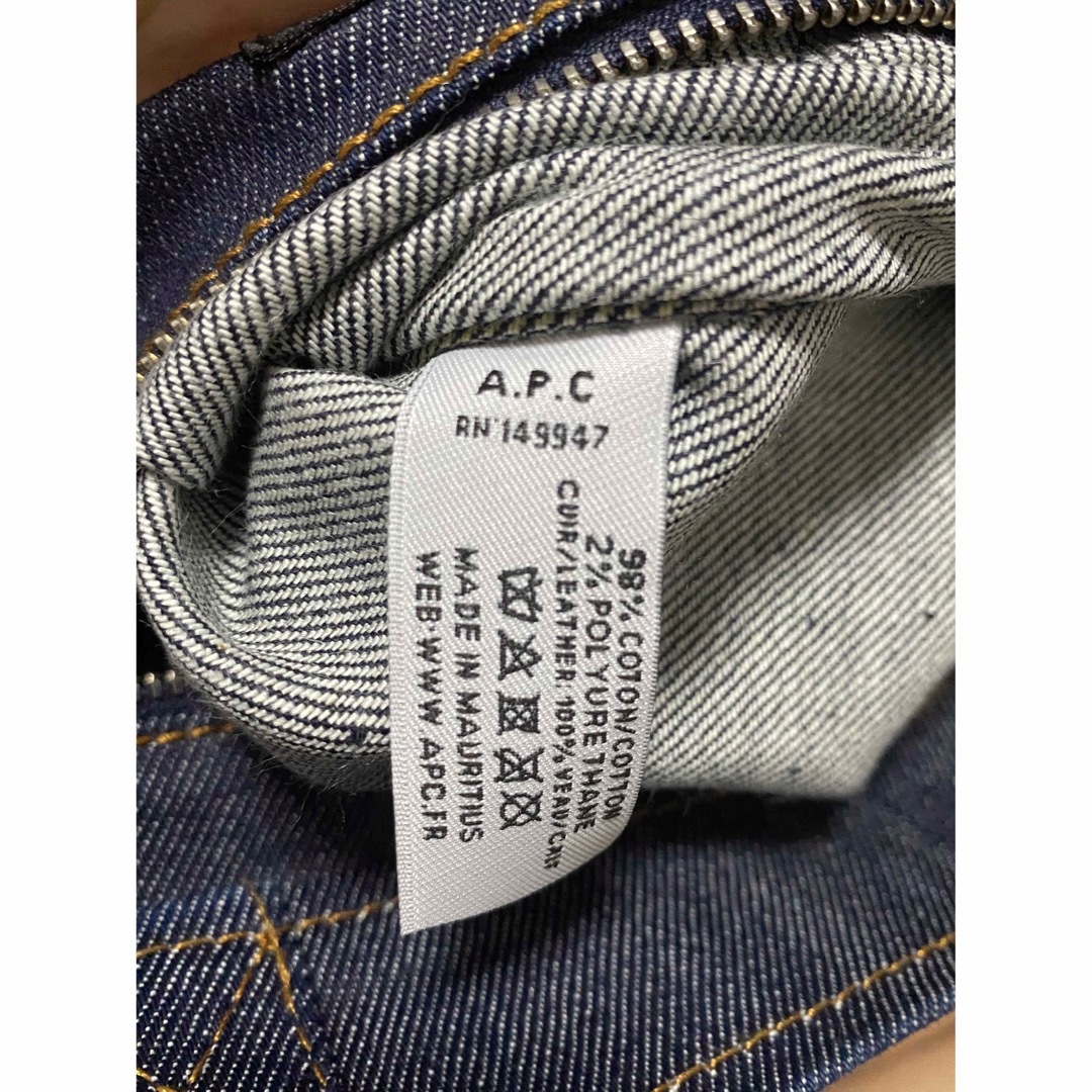 A.P.C(アーペーセー)の美品　APC トートバックレザー×デニムtote axelle  メンズのバッグ(トートバッグ)の商品写真