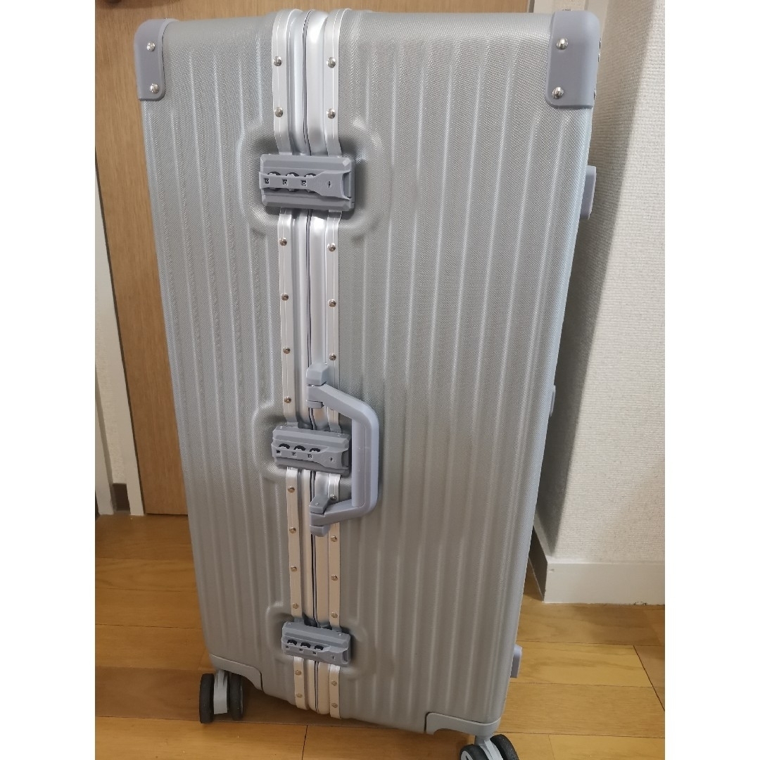 超大容量スーツケース シルバー