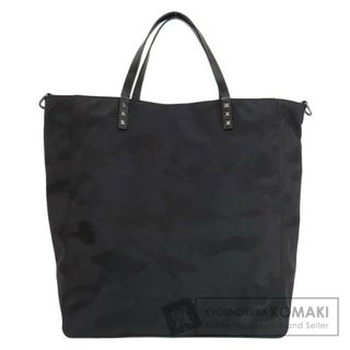 ヴァレンティノ(VALENTINO)のVALENTINO カモフラージュ柄 スタッズ トートバッグ ナイロン レディース(トートバッグ)