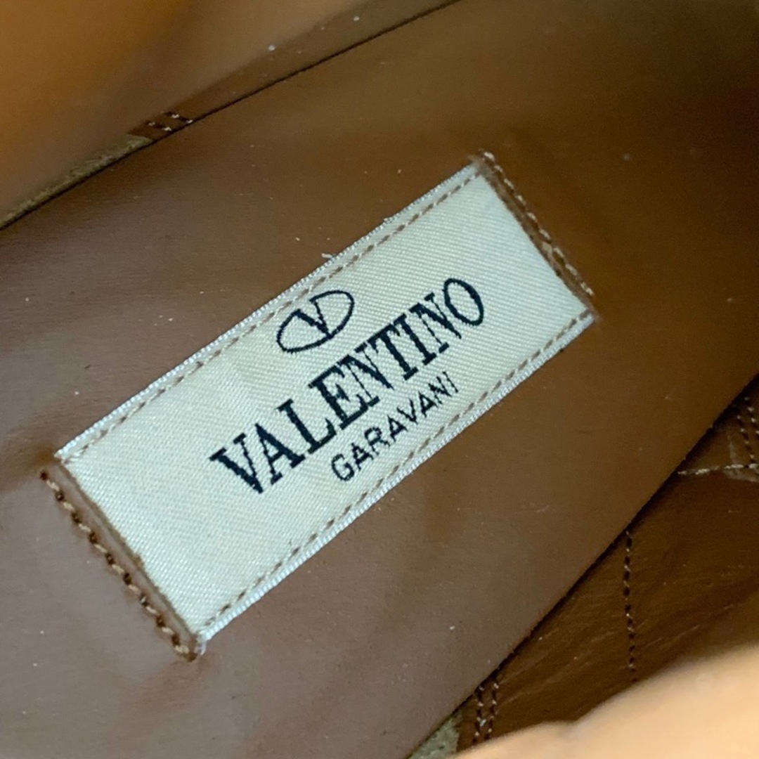 VALENTINO(ヴァレンティノ)の未使用 ヴァレンティノ VALENTINO ブーツ ショートブーツ 靴 シューズ ロックスタッズ スエード ブラック 黒 ゴールド レディースの靴/シューズ(ブーツ)の商品写真