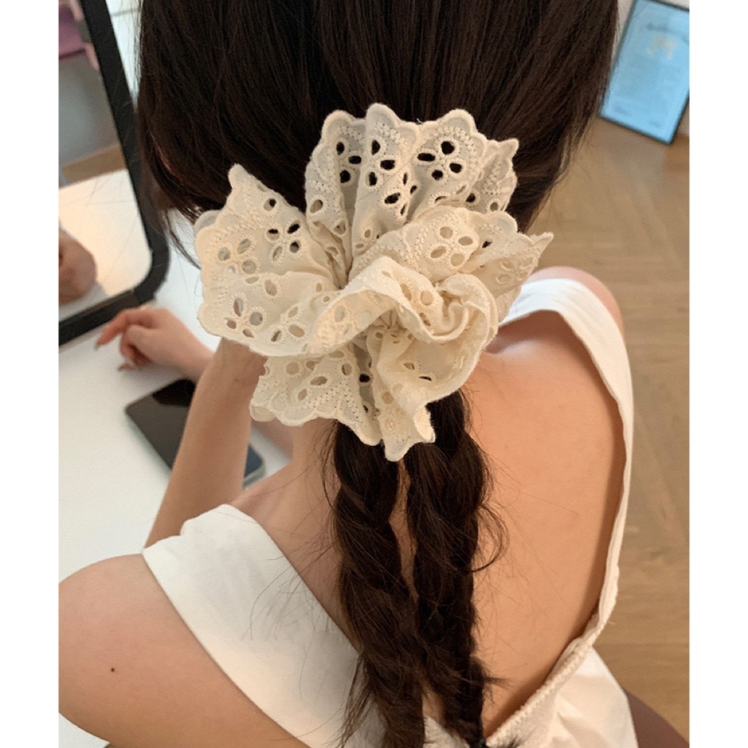 ビッグシュシュ ヘアゴム レースシュシュ フラワー ボリューム  おしゃれ可愛い レディースのヘアアクセサリー(ヘアゴム/シュシュ)の商品写真