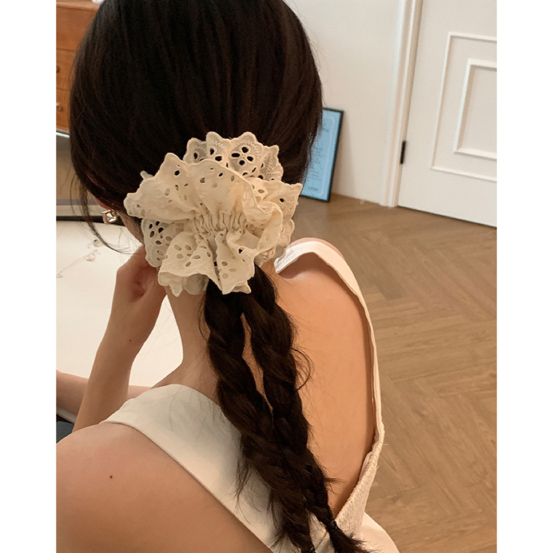 ビッグシュシュ ヘアゴム レースシュシュ フラワー ボリューム  おしゃれ可愛い レディースのヘアアクセサリー(ヘアゴム/シュシュ)の商品写真