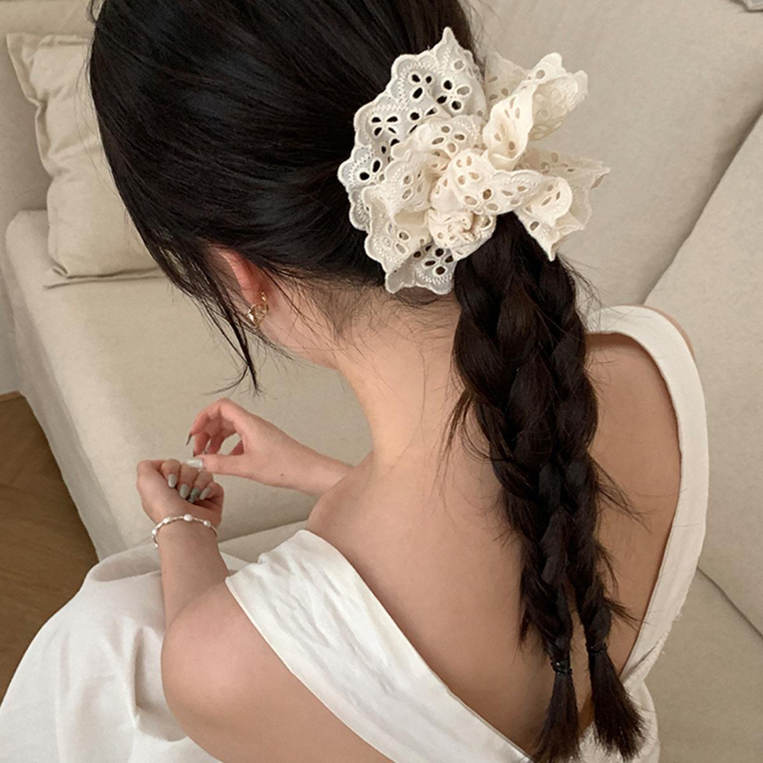 ビッグシュシュ ヘアゴム レースシュシュ フラワー ボリューム  おしゃれ可愛い レディースのヘアアクセサリー(ヘアゴム/シュシュ)の商品写真