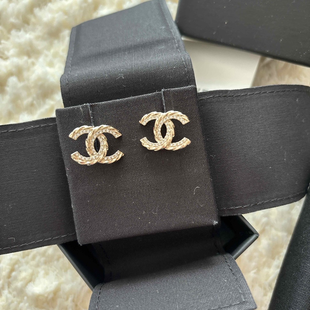 CHANEL(シャネル)の最終値下げ　シャネル　CHANEL ブローチ　ピアス　セット販売 レディースのアクセサリー(ブローチ/コサージュ)の商品写真