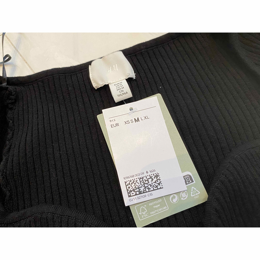 H&M(エイチアンドエム)のH&M 黒のニットカットソー レディースのトップス(ニット/セーター)の商品写真