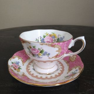 ロイヤルアルバート(ROYAL ALBERT)のロイヤルアルバート　レディーカーライル　カップ＆ソーサー(食器)