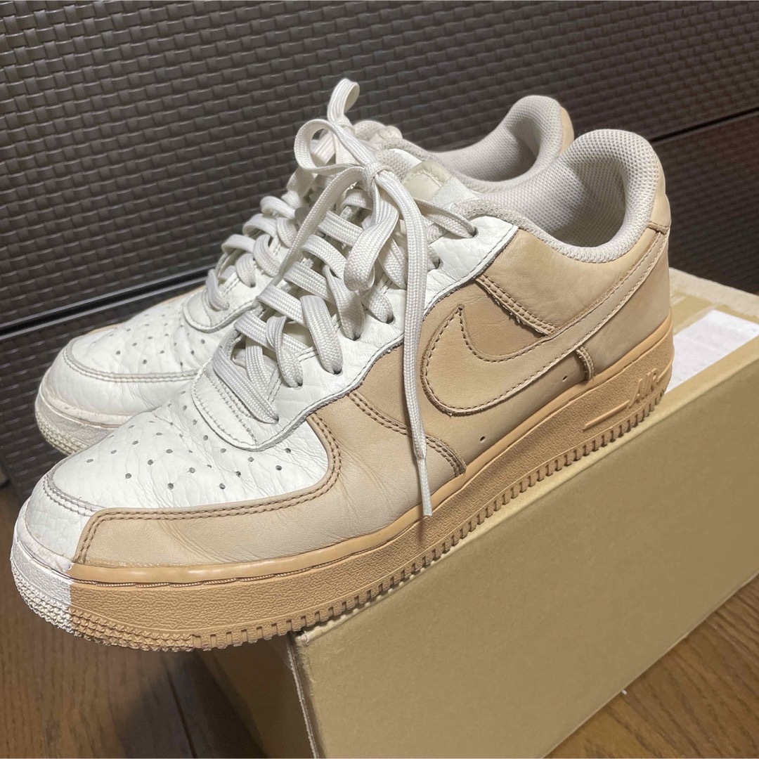 NIKE - NIKE エアフォース 1 07 PRM ワン ベージュ 白 陰陽の通販 by