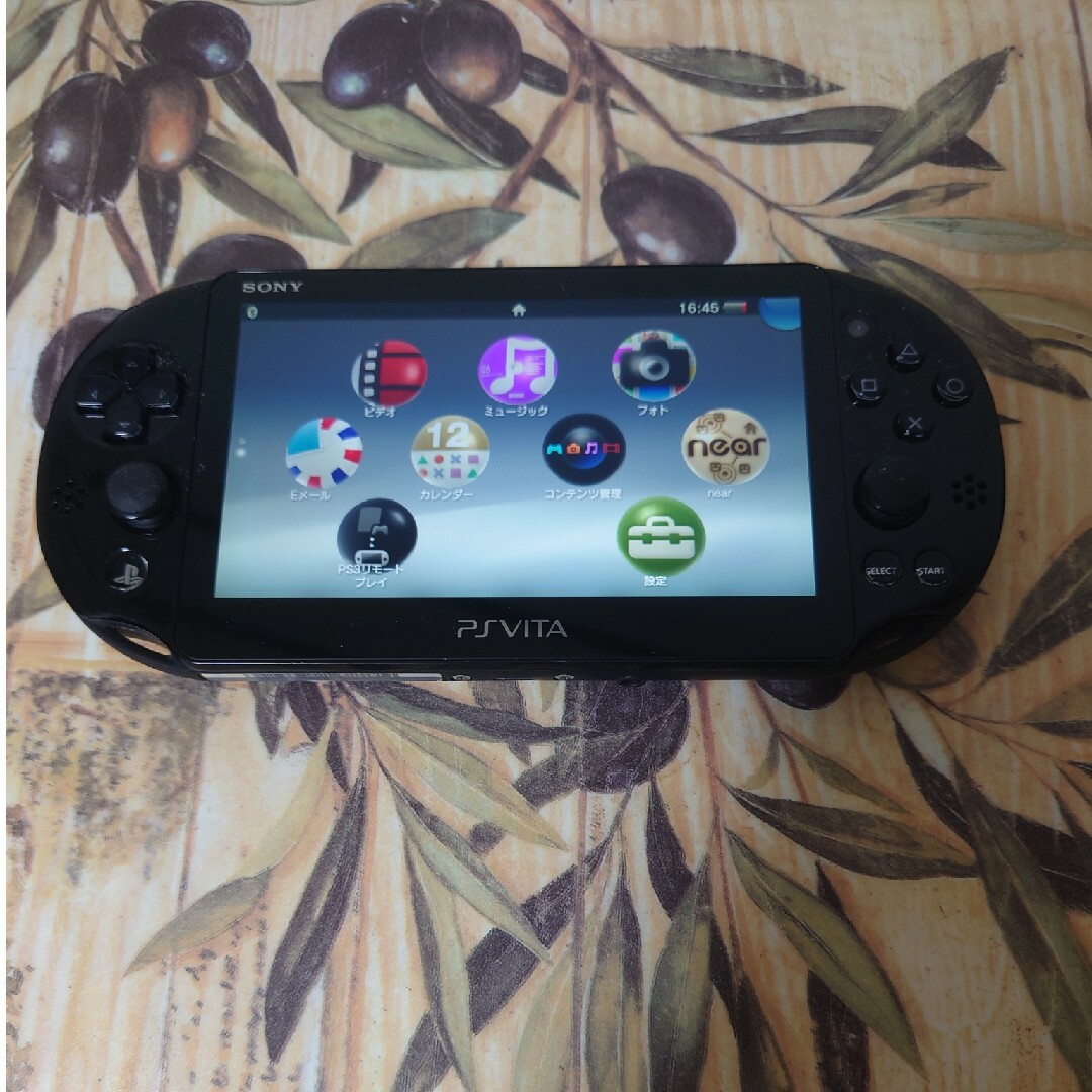 PlayStation Vita(プレイステーションヴィータ)のPlayStation®Vita（PCH-2000シリーズブラック本体 エンタメ/ホビーのゲームソフト/ゲーム機本体(携帯用ゲーム機本体)の商品写真