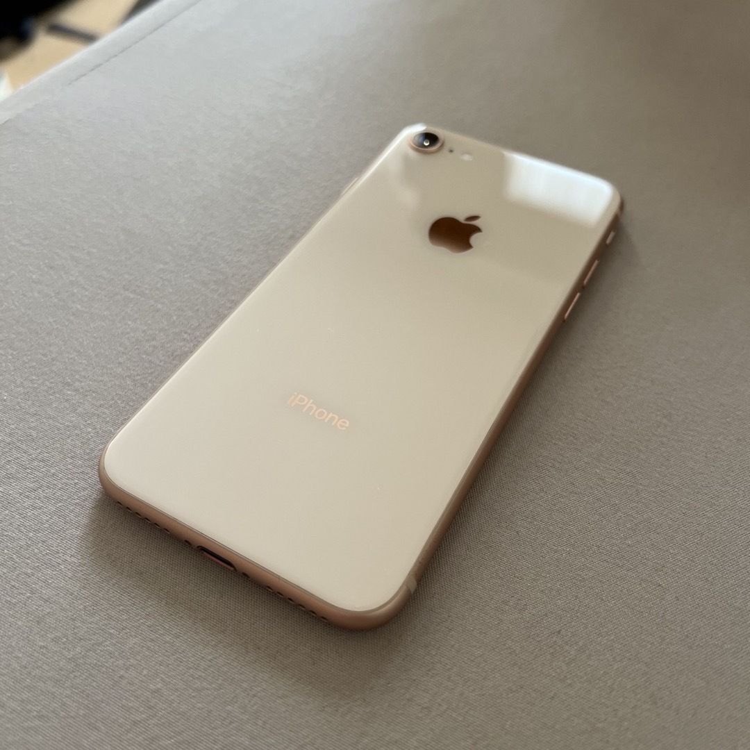 iPhone(アイフォーン)のiPhone 8 ピンク 64GB SIMフリー 美品 スマホ/家電/カメラのスマートフォン/携帯電話(スマートフォン本体)の商品写真