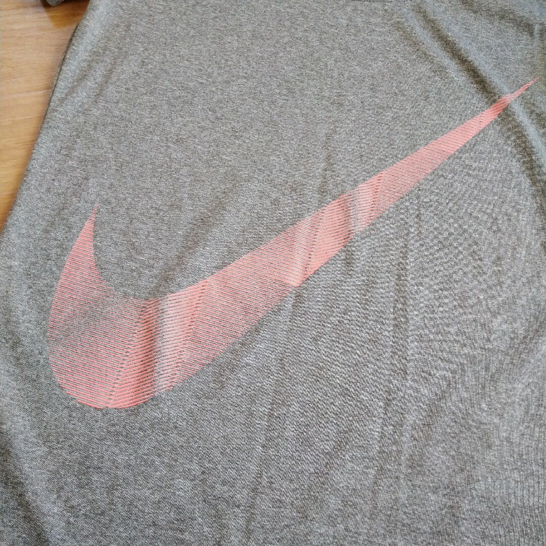 NIKE(ナイキ)の新品　NIKE　ナイキ　ドライフィット　レディースTシャツ　スポーツウェア レディースのトップス(Tシャツ(半袖/袖なし))の商品写真