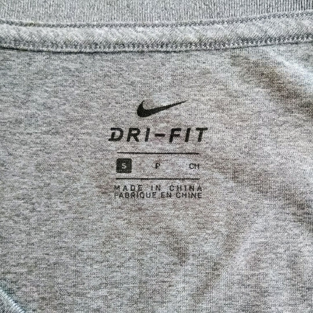 NIKE(ナイキ)の新品　NIKE　ナイキ　ドライフィット　レディースTシャツ　スポーツウェア レディースのトップス(Tシャツ(半袖/袖なし))の商品写真