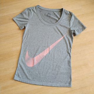 ナイキ(NIKE)の新品　NIKE　ナイキ　ドライフィット　レディースTシャツ　スポーツウェア(Tシャツ(半袖/袖なし))