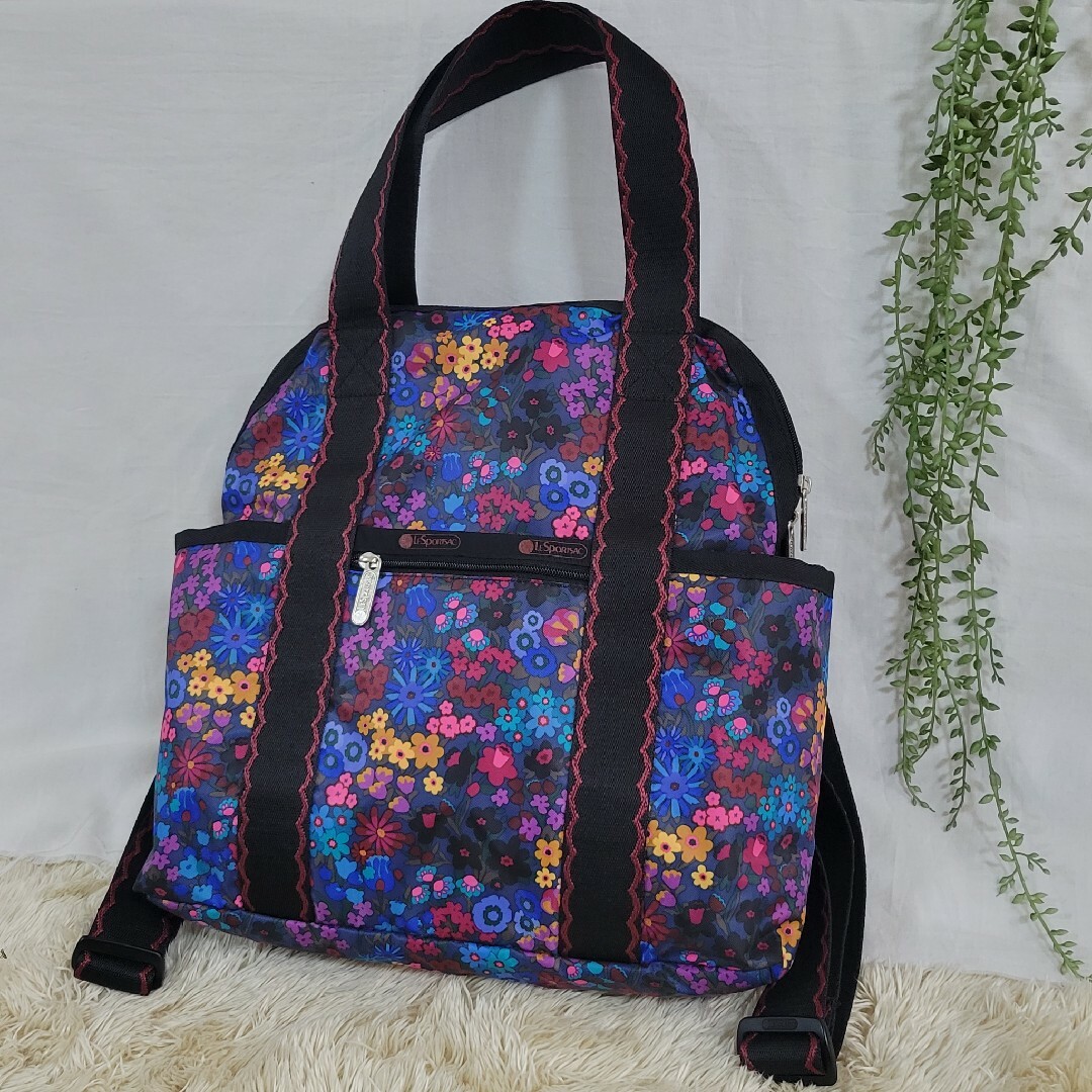 LeSportsac(レスポートサック)のレスポートサック マルチカラー 花柄 2way トートバッグリュック レディースのバッグ(リュック/バックパック)の商品写真