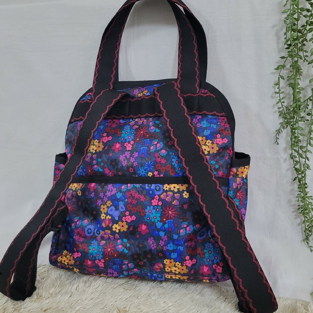 LeSportsac(レスポートサック)のレスポートサック マルチカラー 花柄 2way トートバッグリュック レディースのバッグ(リュック/バックパック)の商品写真