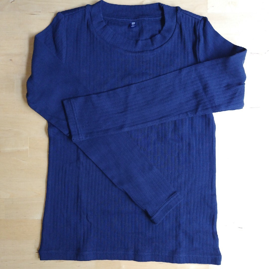 UNIQLO(ユニクロ)のユニクロ　長袖Tシャツ　140cm キッズ/ベビー/マタニティのキッズ服男の子用(90cm~)(Tシャツ/カットソー)の商品写真