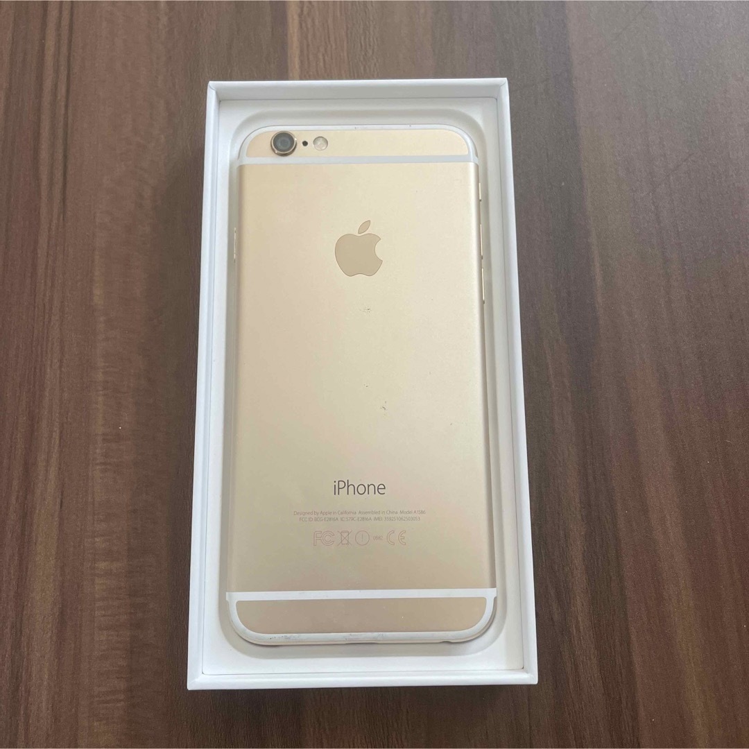 Apple(アップル)のiPhone 6  Gold 16 GB au回線 スマホ/家電/カメラのスマートフォン/携帯電話(スマートフォン本体)の商品写真