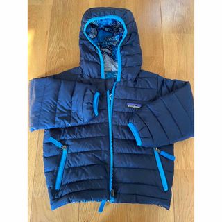 パタゴニア(patagonia)の【値下げ中】パタゴニアキッズ  リバーシブルダウンジャケット　サイズ2T(ジャケット/上着)