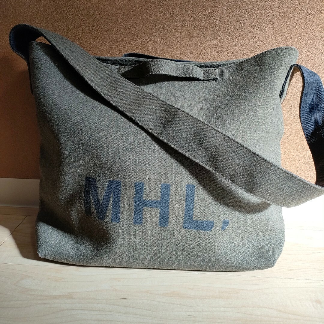 MHL.フェルトショルダーバッグ