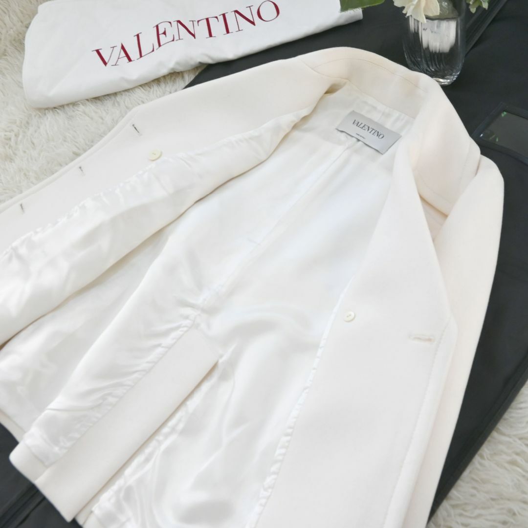 VALENTINO(ヴァレンティノ)の★VALENTINO最高級ライン★極美品★Vロゴメタル★Pコート レディースのジャケット/アウター(ピーコート)の商品写真