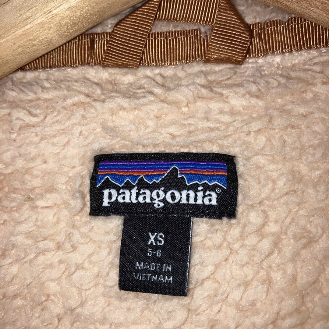 patagonia(パタゴニア)のpatagonia子供用ボアベスト キッズ/ベビー/マタニティのキッズ服男の子用(90cm~)(ジャケット/上着)の商品写真