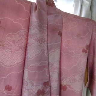 （未使用）中古　正絹着物　しつけ糸付き　ピンク(和服/着物)
