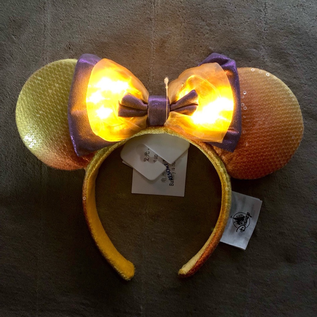 Disney(ディズニー)の【海外限定】光るカチューシャ　クリスマス　ライト　上海　Disney LED レディースのヘアアクセサリー(カチューシャ)の商品写真