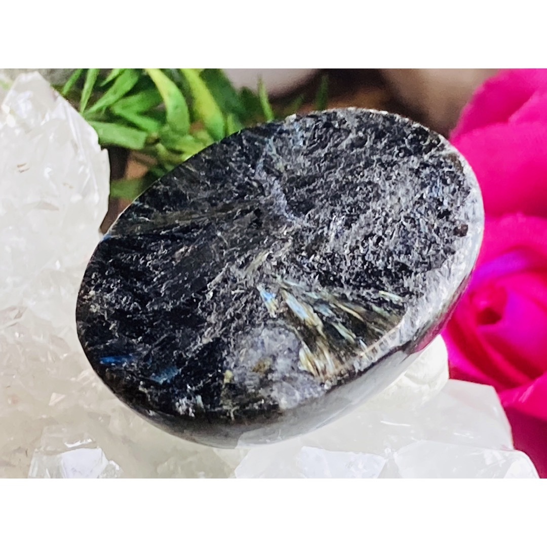 ヒーリング最強の守護石✿　ヌーマイト フェアリークィーン オーバル　ルース　原石
